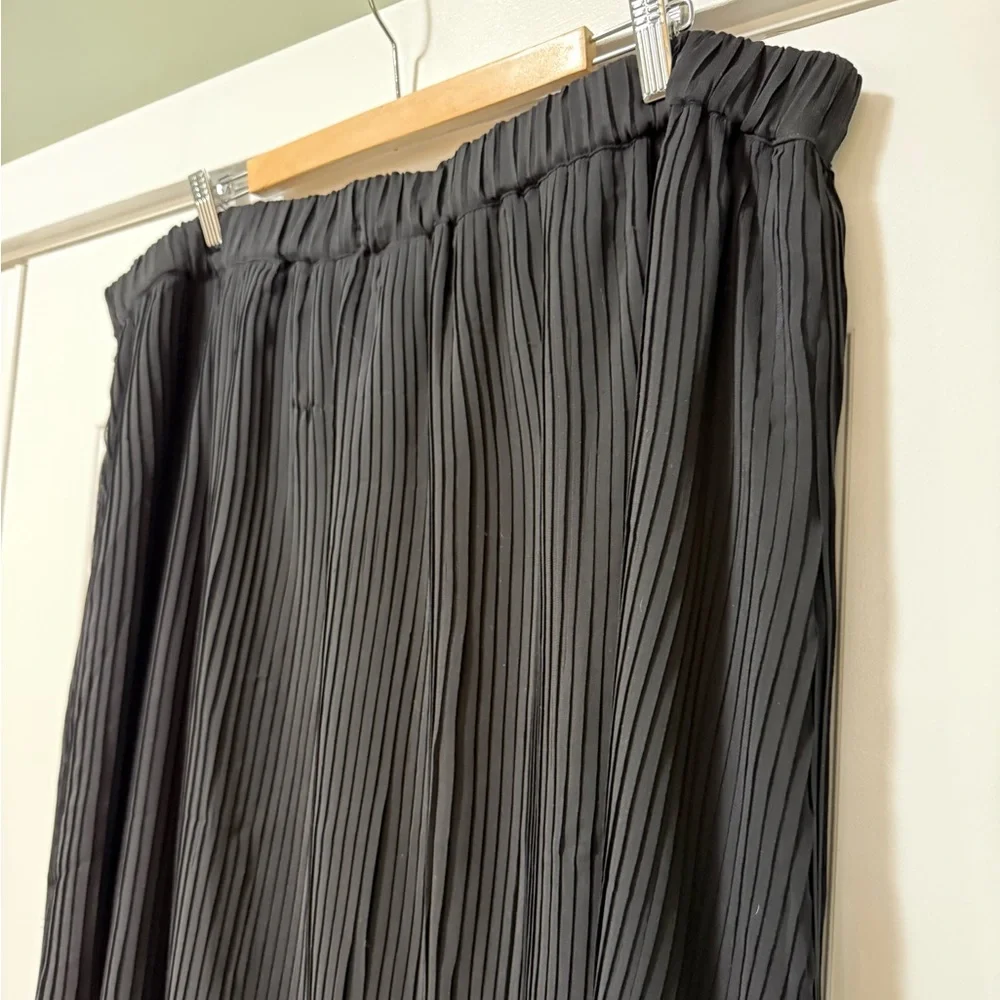 Able Bessie Pleated Skirt 2X in Black - Picture 4 of 8